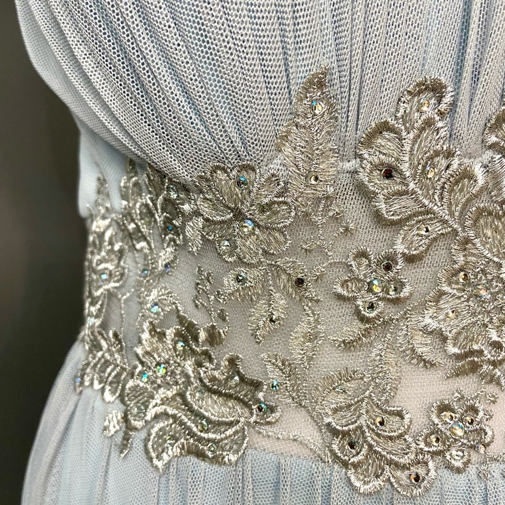 BETSY & ADAM Pale Blue Embroidered Sequin Halter Gown Sz4 Formal Prom Holiday - Picture 9 of 17